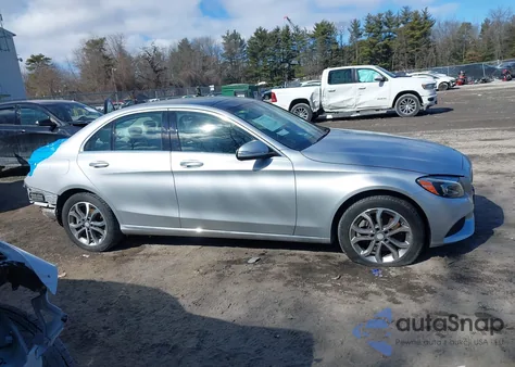 2015 Mercedes-Benz C 300 4Matic/Luxury 4Matic/Sport 4Matic из США, поврежденный, VIN 55SWF4KB0FU080164